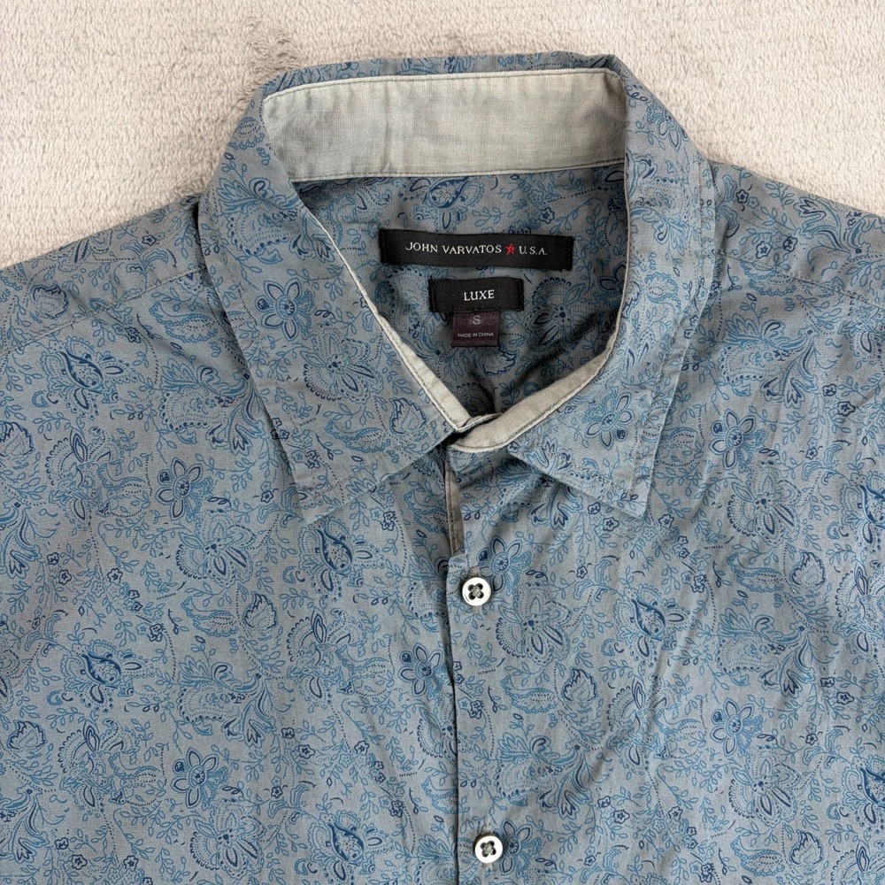 John Varvatos USA Luxe Shirt‎ Small in Grey Blue Paisley AOP Short Sleeve NWOT